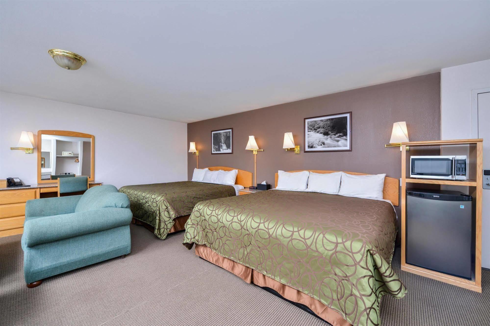 Canadas Best Value Inn Valemount Eksteriør billede